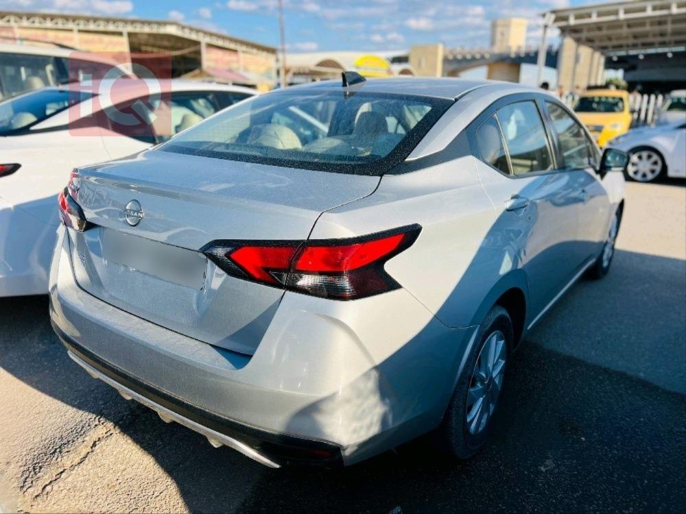 نيسان فيرسا